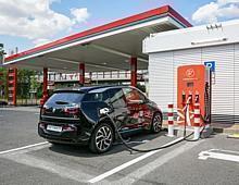 Schnell-Ladesäule an einer Star-Tankstelle.  Foto: Auto-Medienportal.Net/Orlen